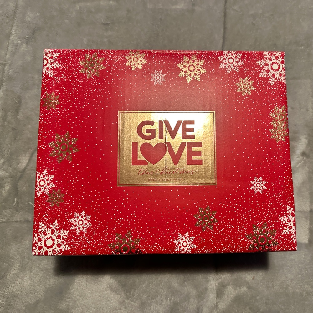 Bath & BodyWorks Holiday Box Set - Picture 2 of 3